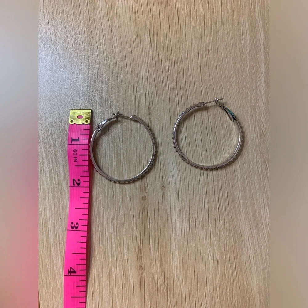 NWOT MARLYN SCHIFF SILVER RIDGID HOOPS
